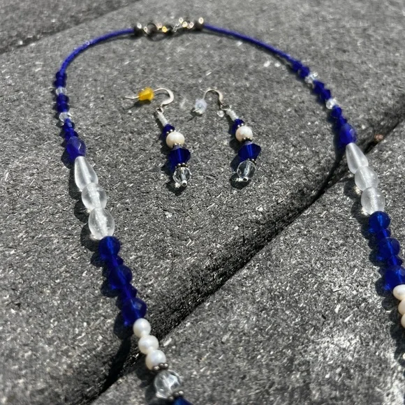 CLEARANCE Blue and White Beaded Turtle Necklace and Earrings - Picture 6 of 10